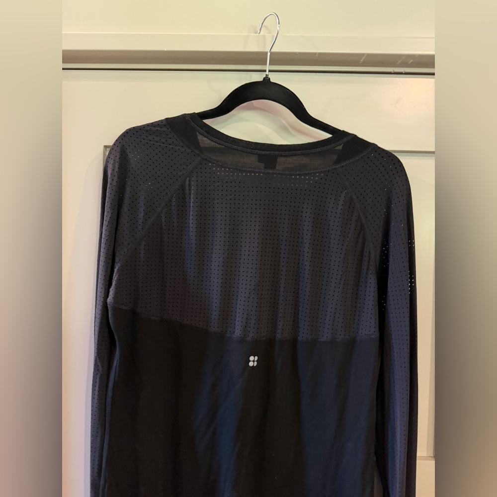 Sweaty Betty Breeze Merino Perforated Long Sleeve Running Tee - Black. WM. - Picture 3 of 14